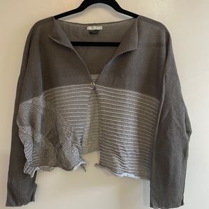 Crea cropped cardigan. Great for spring/summer wear. Size 44.
